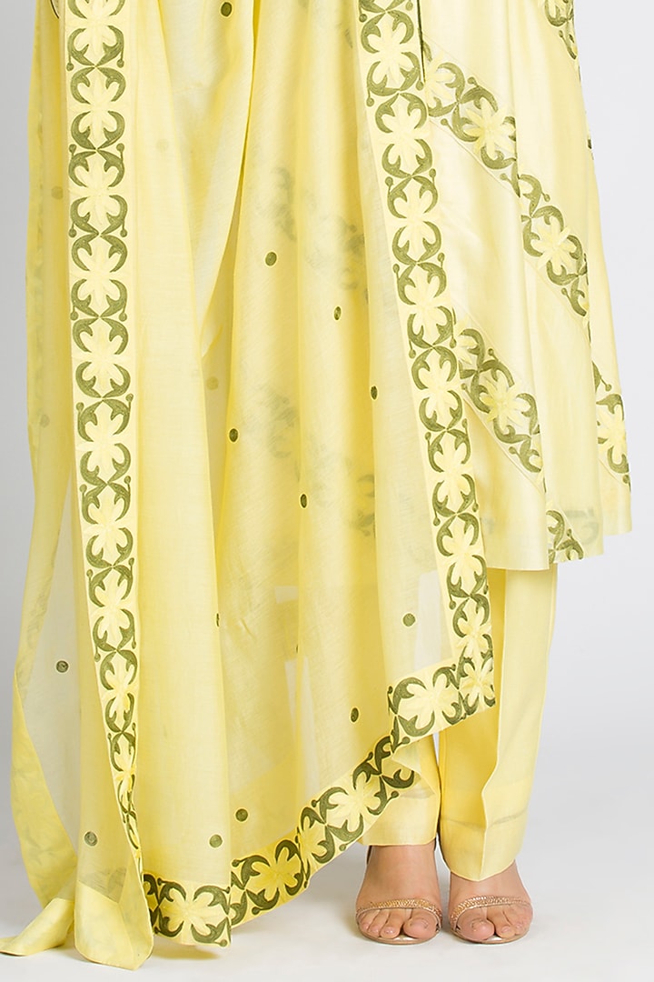 Yellow Embroidered Kurta Set by Luxuries of Kashmir at Pernia's Pop Up Shop