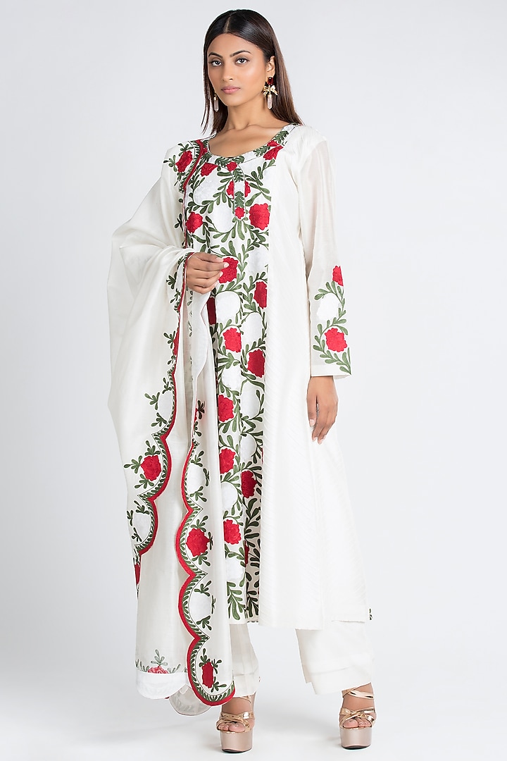White Chanderi Embroidered Kurta Set by Luxuries of Kashmir