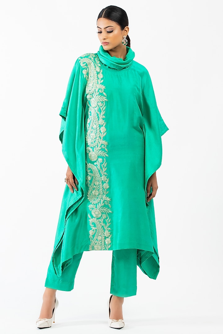 Green Embroidered Kaftan Set by Luxuries of Kashmir at Pernia's Pop Up Shop