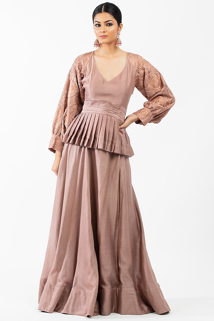 Old Rose Chanderi Skirt Set by Luxuries of Kashmir at Pernia's Pop Up Shop