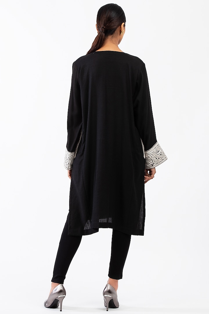Black Embroidered Pheran by Luxuries of Kashmir at Pernia's Pop Up Shop