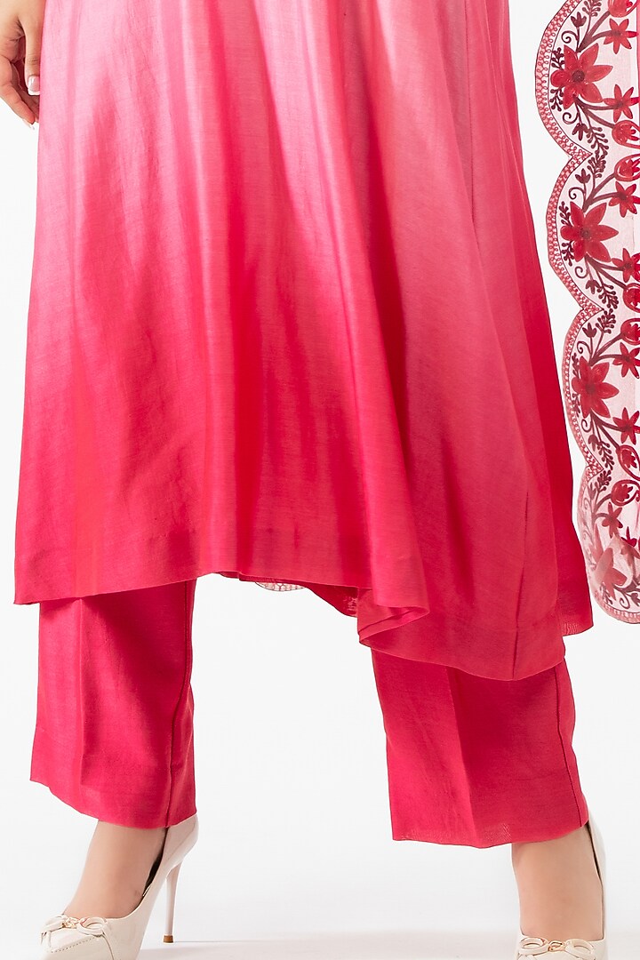 Pink & White Embroidered Kurta Set by Luxuries of Kashmir at Pernia's Pop Up Shop