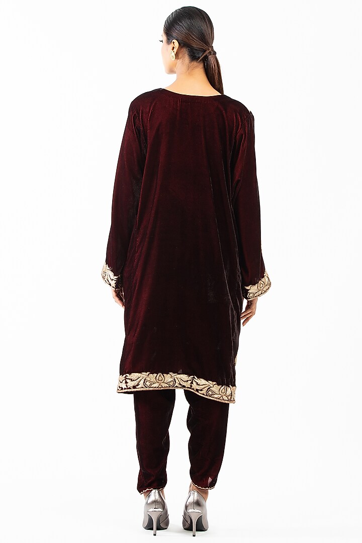 Maroon & Black Embroidered Pheran Set by Luxuries of Kashmir at Pernia's Pop Up Shop