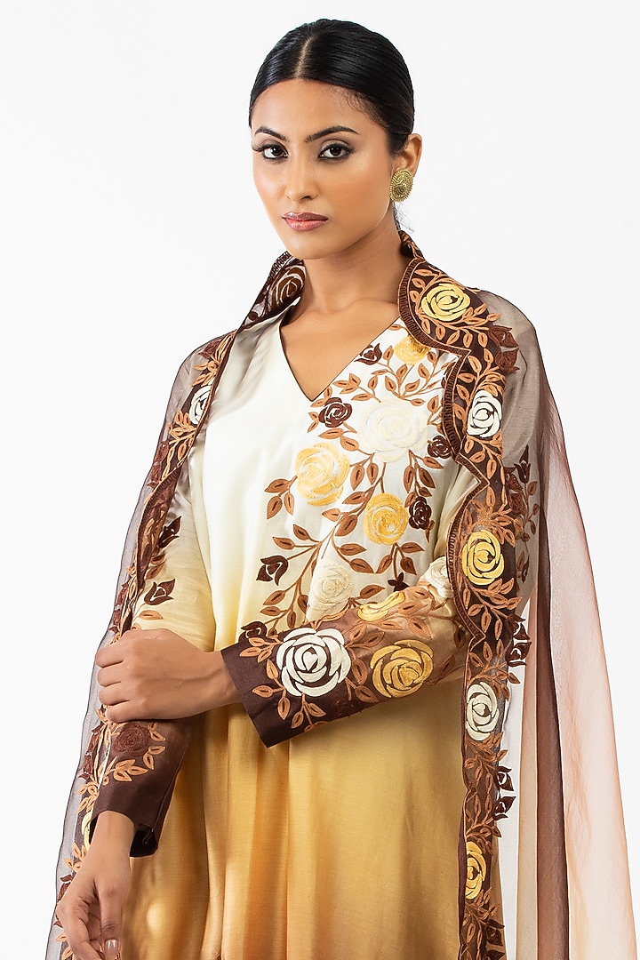 Brown Embroidered Kurta Set by Luxuries of Kashmir at Pernia's Pop Up Shop