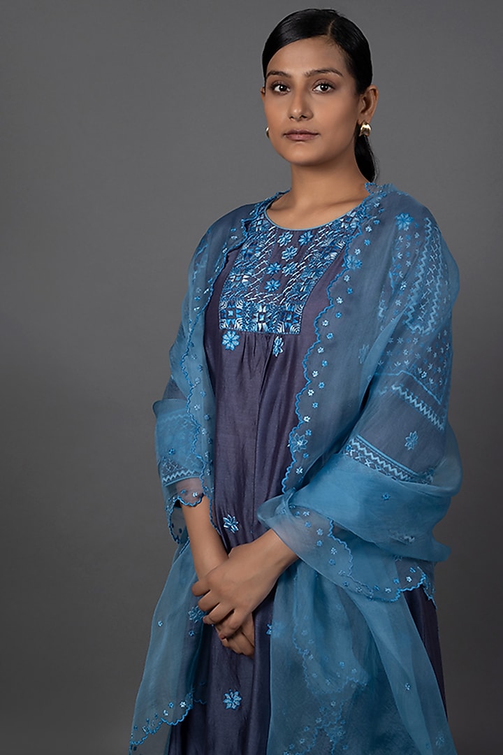 Navy Cotton Silk Embroidered Kurta Set by LABEL VIDHI ANEJA at Pernia's Pop Up Shop