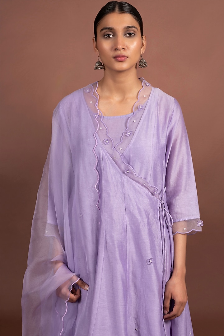 Lilac Silk Chanderi Hand Embroidered Kurta Set by LABEL VIDHI ANEJA at Pernia's Pop Up Shop
