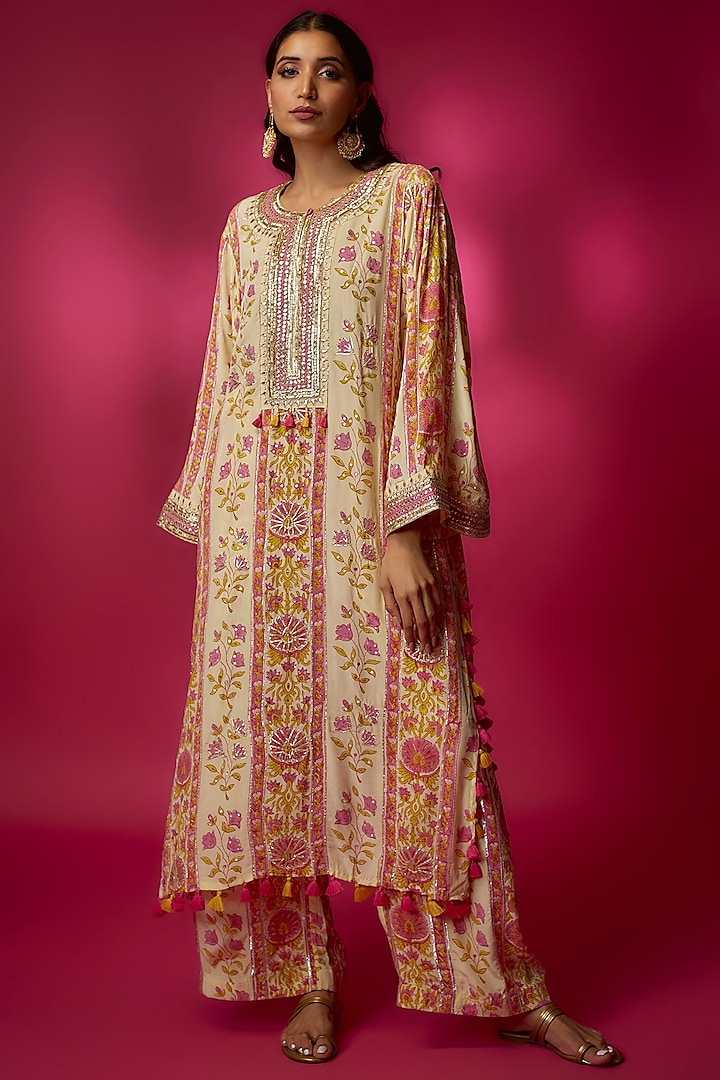 Powder Yellow Crepe Silk Kurta Set by Maayera Jaipur at Pernia's Pop Up Shop