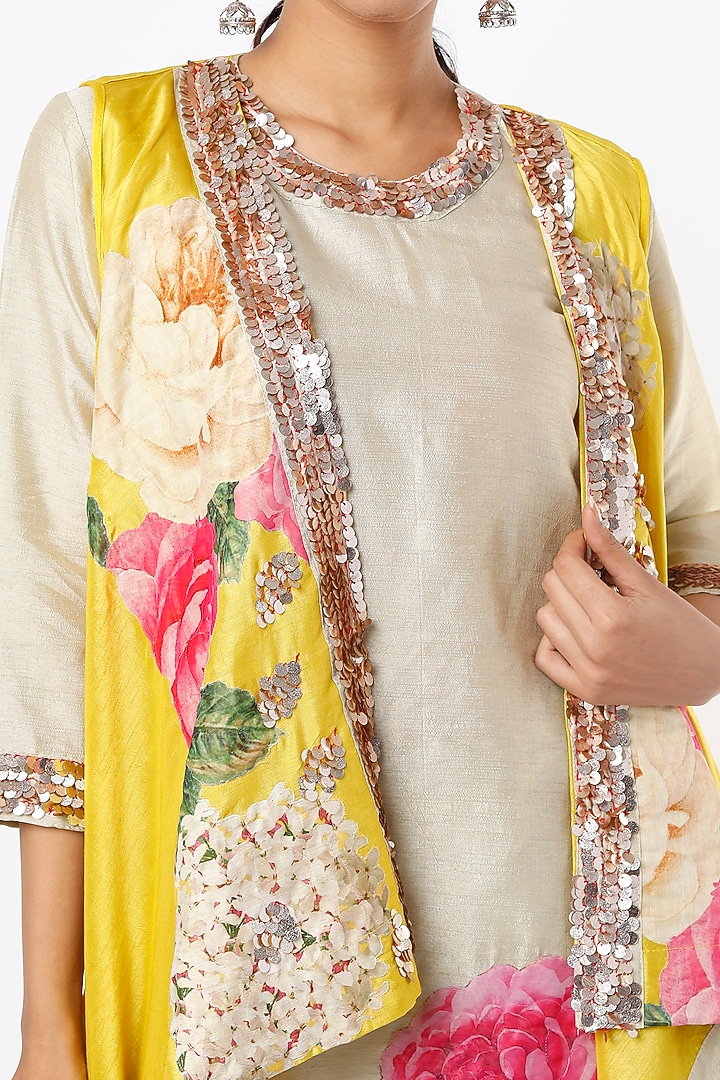 Daffodil Yellow Embroidered Cape Set by Mahi Calcutta at Pernia's Pop Up Shop