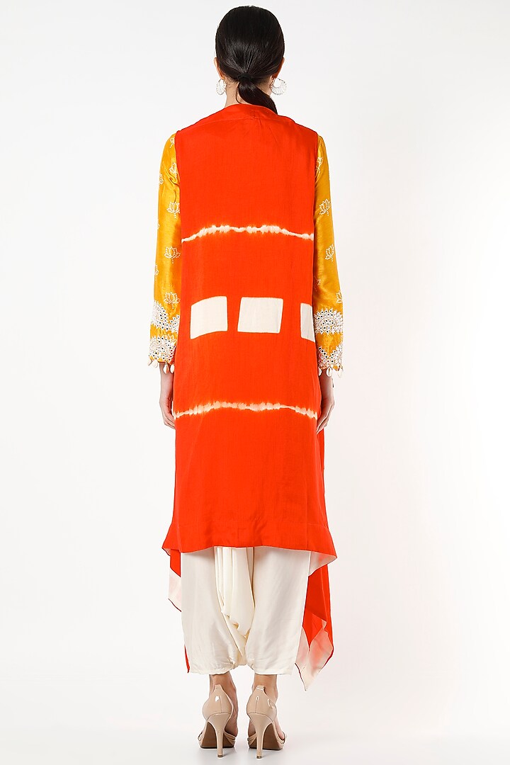 Red Hand Tie-Dyed Cape Set by Mahi Calcutta at Pernia's Pop Up Shop