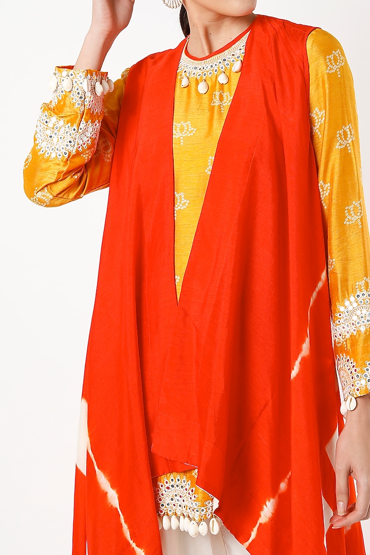 Red Hand Tie-Dyed Cape Set by Mahi Calcutta at Pernia's Pop Up Shop