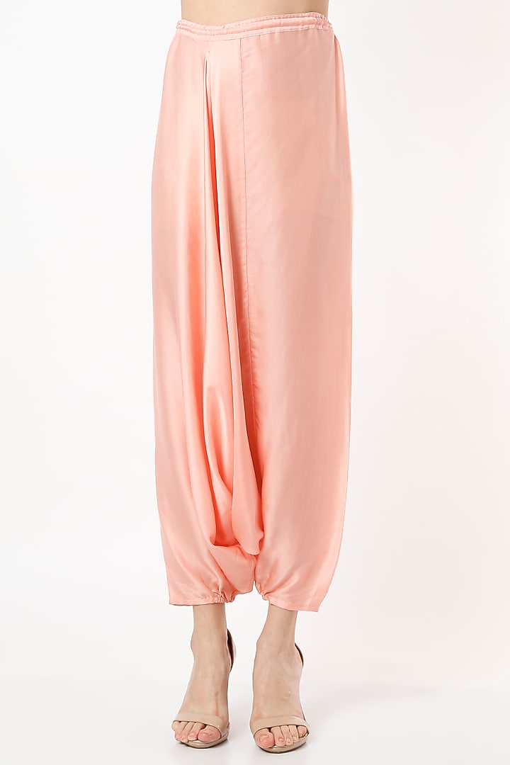 Peach Organza Embroidered Cape Set by Mahi Calcutta at Pernia's Pop Up Shop
