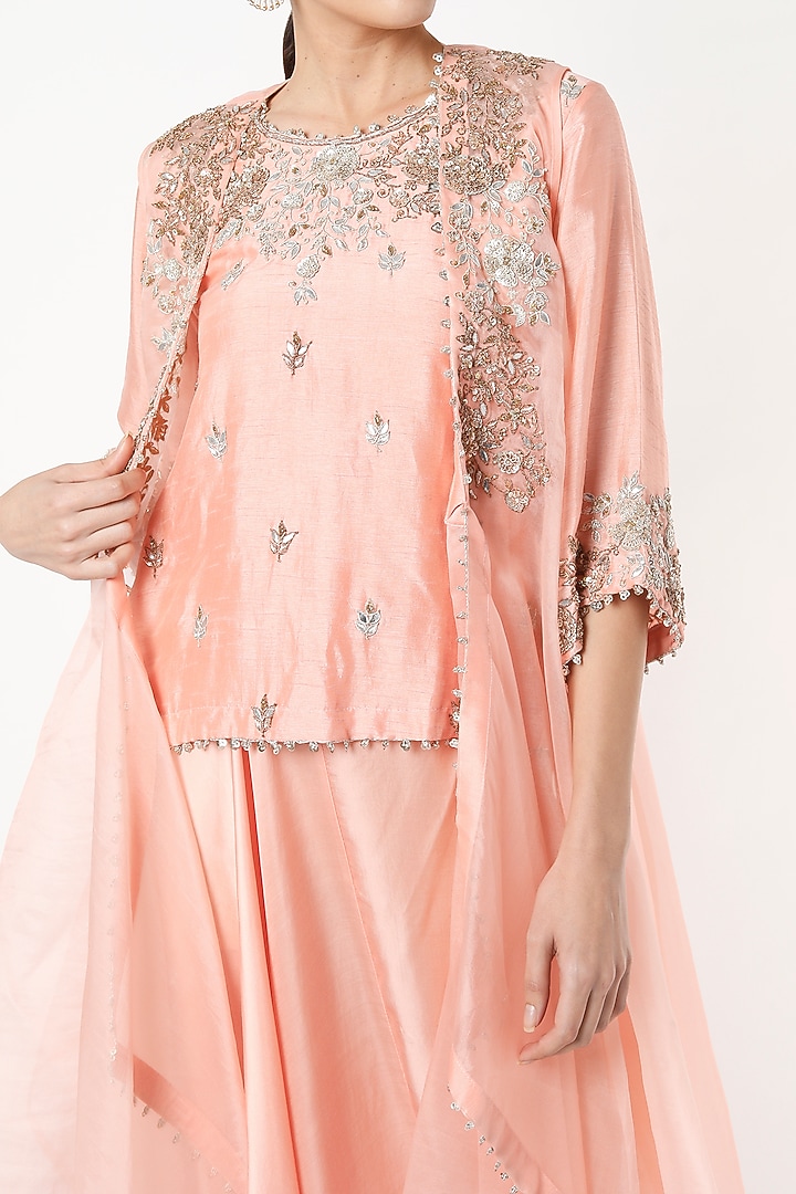 Peach Organza Embroidered Cape Set by Mahi Calcutta at Pernia's Pop Up Shop