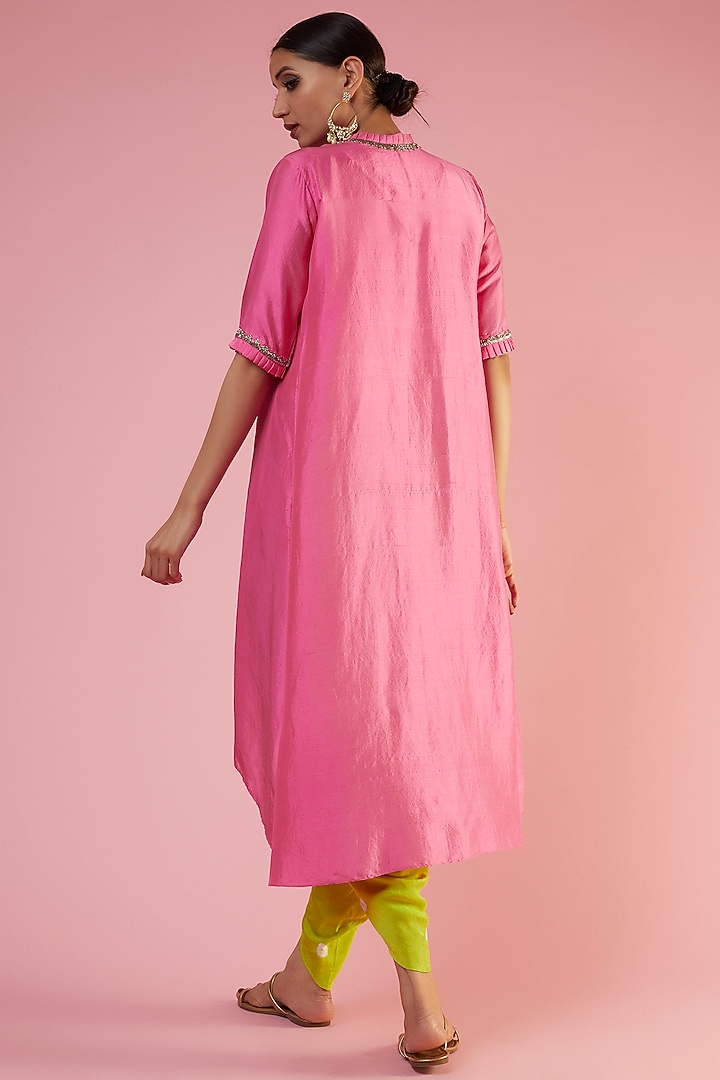 Carnation Pink Silk Embroidered Kurta Set by Mahi Calcutta at Pernia's Pop Up Shop