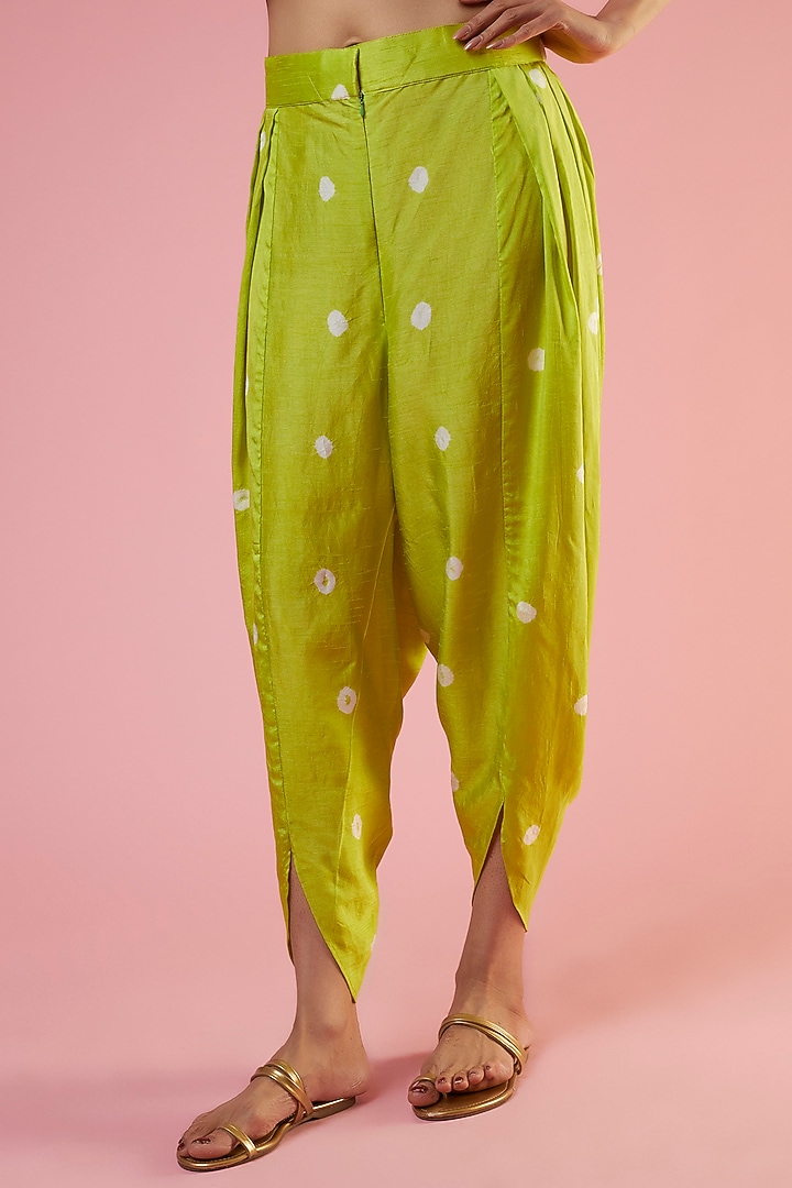 Carnation Pink Silk Embroidered Kurta Set by Mahi Calcutta at Pernia's Pop Up Shop