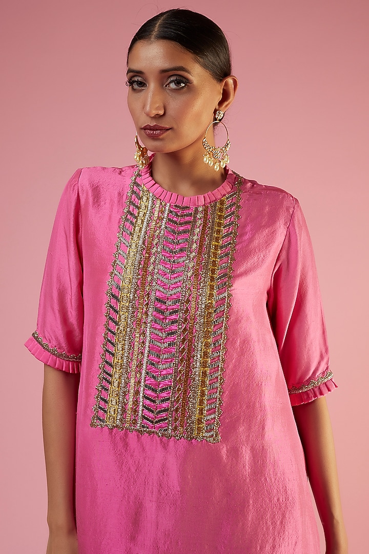 Carnation Pink Silk Embroidered Kurta Set by Mahi Calcutta at Pernia's Pop Up Shop