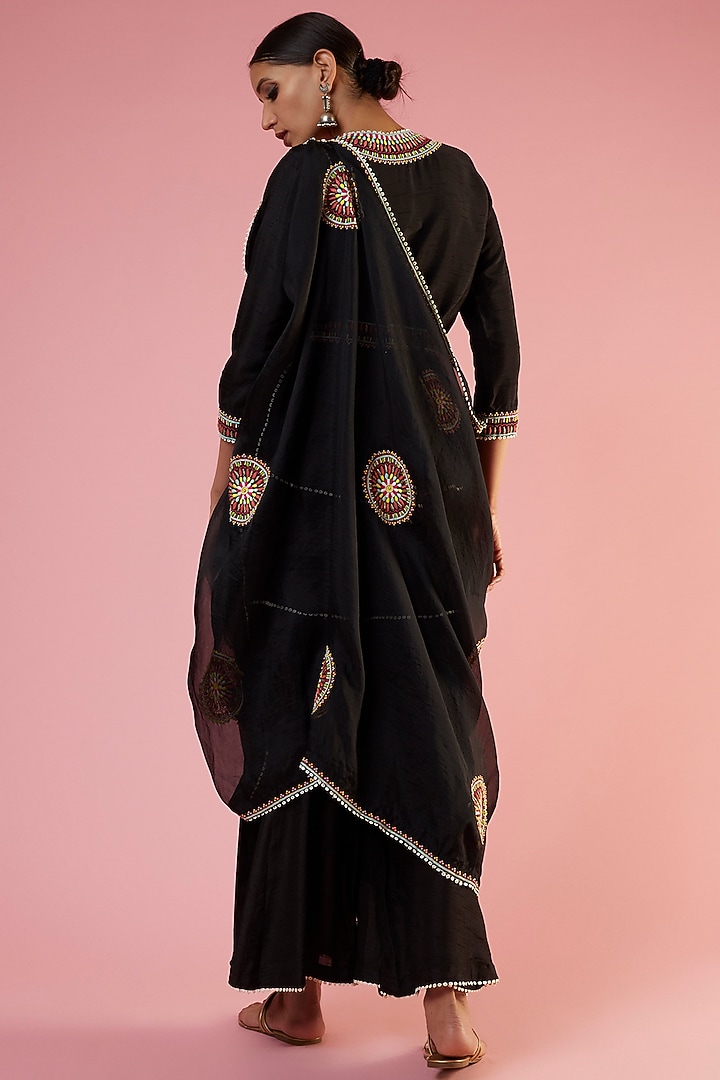 Black Organza Embroidered Cape Set by Mahi Calcutta at Pernia's Pop Up Shop