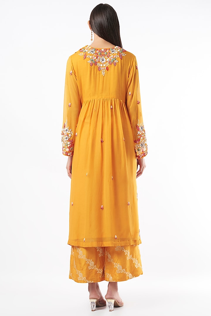 Tangerine Hand Embroidered Kurta Set by Mahi Calcutta at Pernia's Pop Up Shop