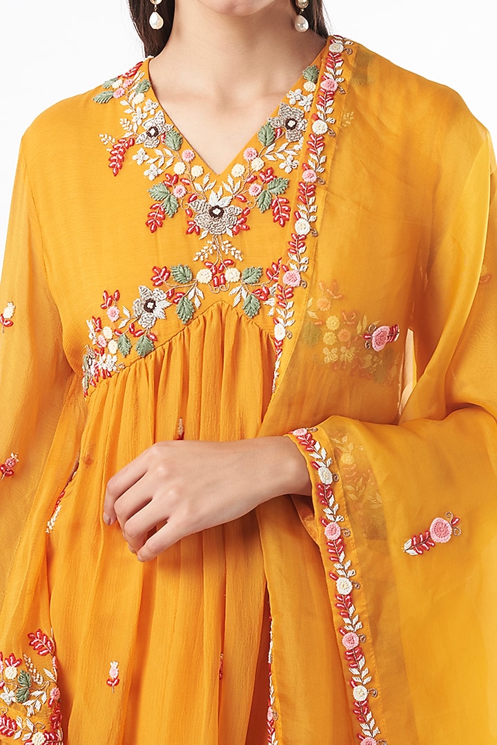 Tangerine Hand Embroidered Kurta Set by Mahi Calcutta at Pernia's Pop Up Shop