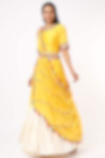 Yellow Ombre Crushed Cotton Skirt Set by Mahi Calcutta at Pernia's Pop Up Shop