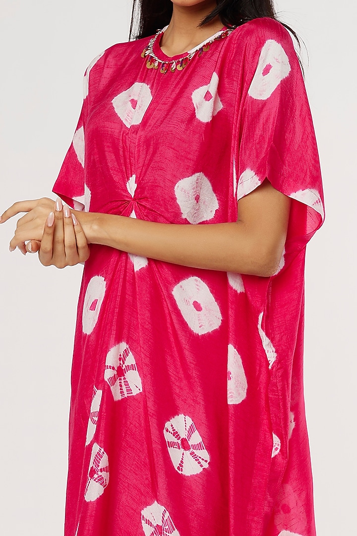 Fuchsia Printed Pinched Kaftan Set by Mahi Calcutta at Pernia's Pop Up Shop