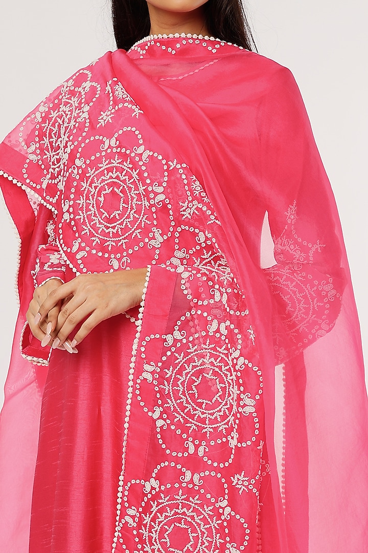 Fuchsia Embroidered Straight-Cut Kurta Set by Mahi Calcutta at Pernia's Pop Up Shop