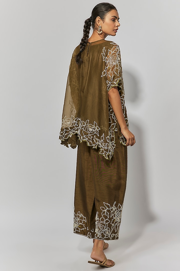 Champagne Gold Organza Pearl Embroidered Kaftan Set by Mahi Calcutta at Pernia's Pop Up Shop