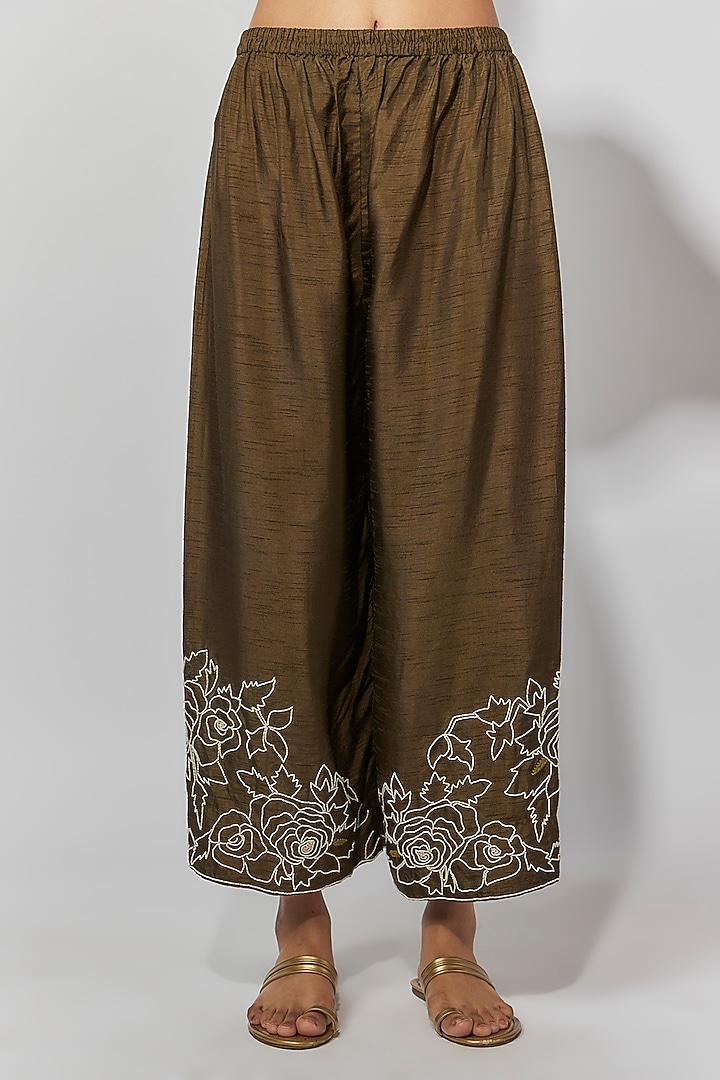 Champagne Gold Organza Pearl Embroidered Kaftan Set by Mahi Calcutta at Pernia's Pop Up Shop