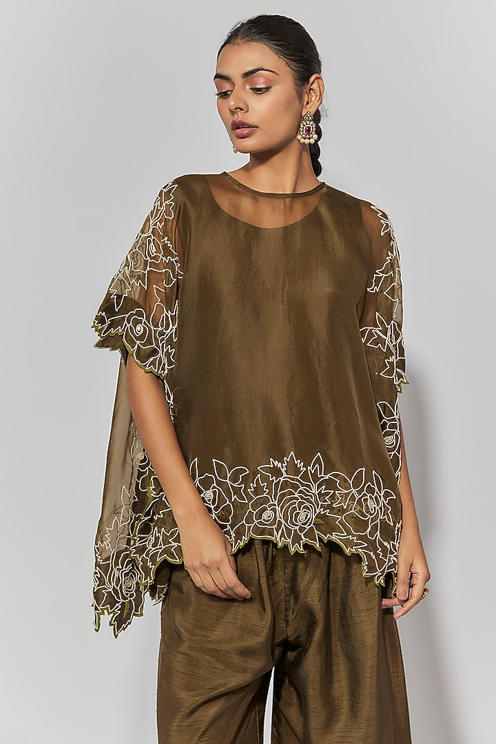 Champagne Gold Organza Pearl Embroidered Kaftan Set by Mahi Calcutta at Pernia's Pop Up Shop
