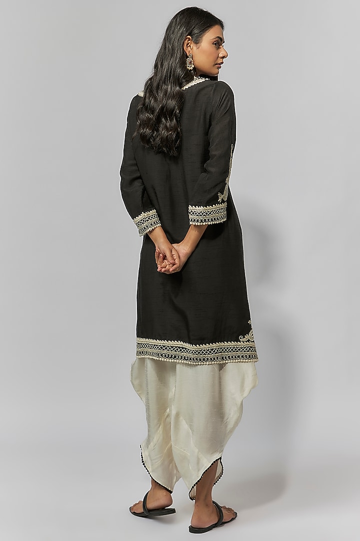 Black Summer Cotton Silk Paisley Embroidered Kurta Set by Mahi Calcutta at Pernia's Pop Up Shop