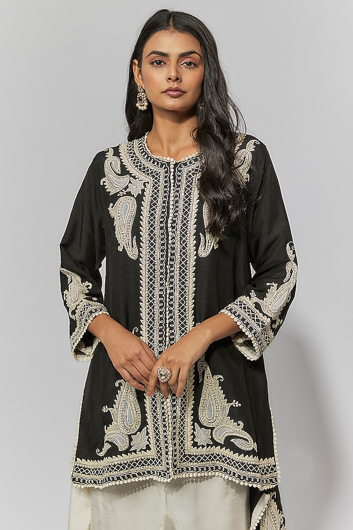 Black Summer Cotton Silk Paisley Embroidered Kurta Set by Mahi Calcutta at Pernia's Pop Up Shop