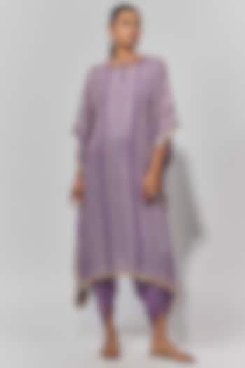 Lavender Georgette Embellished Kaftan Set by Mahi Calcutta
