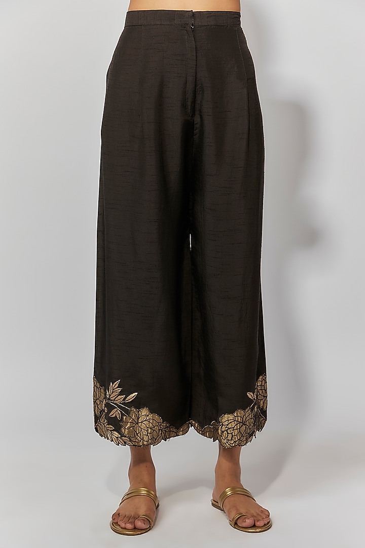 Black Pure Organza Embellished Kaftan Set by Mahi Calcutta at Pernia's Pop Up Shop