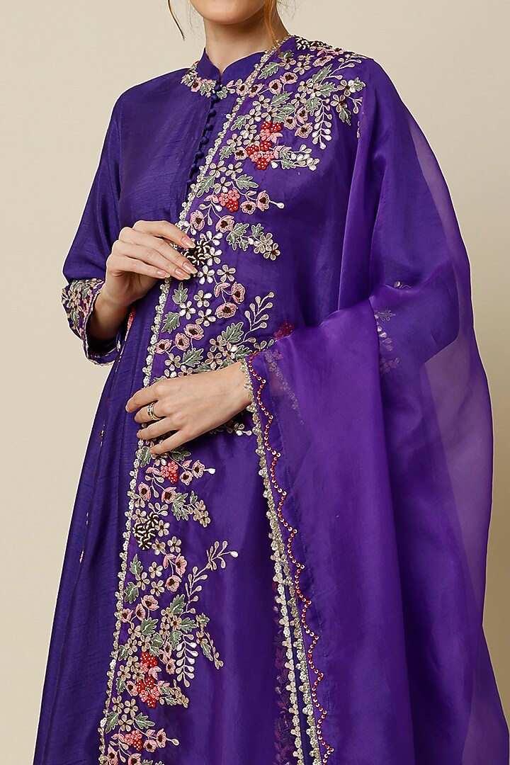 Purple Embroidered Kurta Set by Mahi Calcutta at Pernia's Pop Up Shop