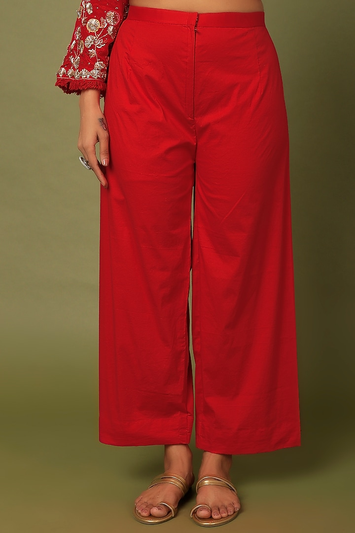 Vermillion Mukaish Chinon Embroidered Kurta Set by Mahi Calcutta at Pernia's Pop Up Shop
