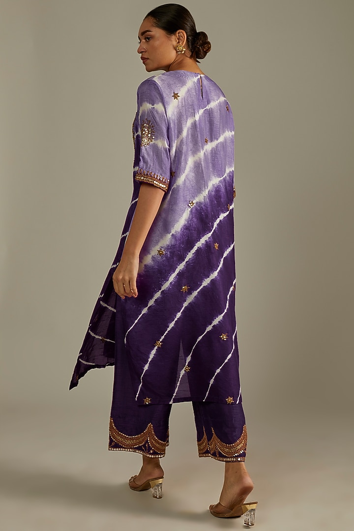 Aubergine-Violet Embroidered Kurta Set by Mahi Calcutta at Pernia's Pop Up Shop