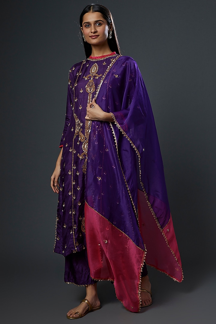 Aubergine Embroidered Kurta Set by Mahi Calcutta at Pernia's Pop Up Shop