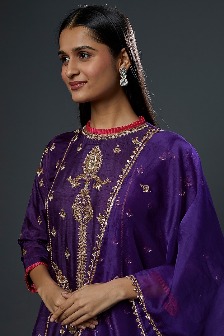 Aubergine Embroidered Kurta Set by Mahi Calcutta at Pernia's Pop Up Shop