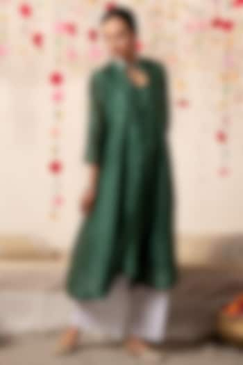 Emerald Green Chanderi Embellished Cape Set by Marche at Pernia's Pop Up Shop