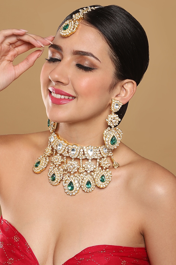 Gold Finish Emerald & Kundan Polki Choker Necklace Set by Mae Jewellery by Neelu Kedia at Pernia's Pop Up Shop