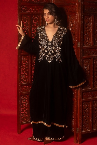 Black Silk Velvet Hand Embroidered Kurta Set by Mansi Gajjar