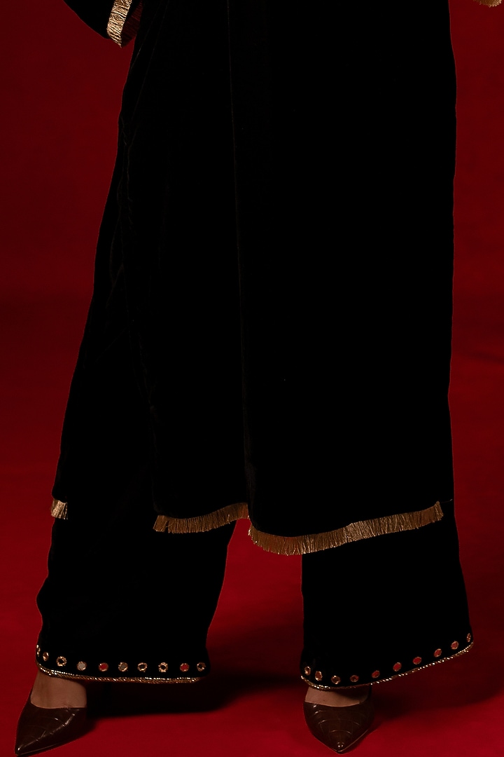 Black Silk Velvet Hand Embroidered Kurta Set by Mansi Gajjar at Pernia's Pop Up Shop