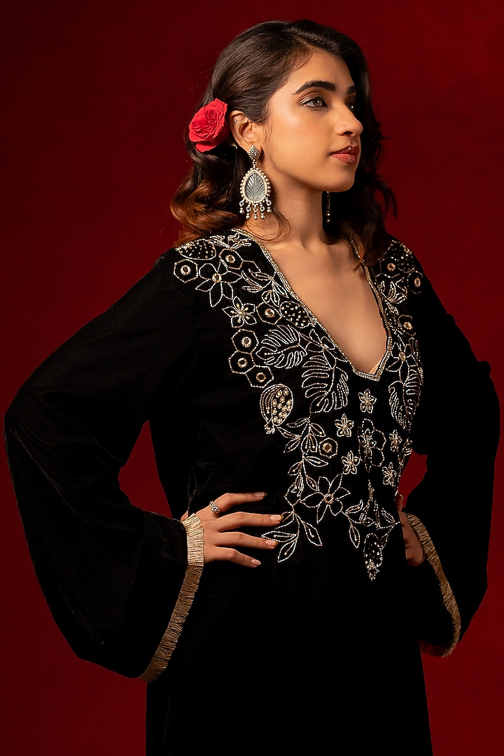 Black Silk Velvet Hand Embroidered Kurta Set by Mansi Gajjar at Pernia's Pop Up Shop