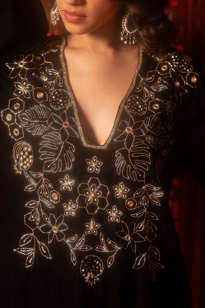 Black Silk Velvet Hand Embroidered Kurta Set by Mansi Gajjar at Pernia's Pop Up Shop