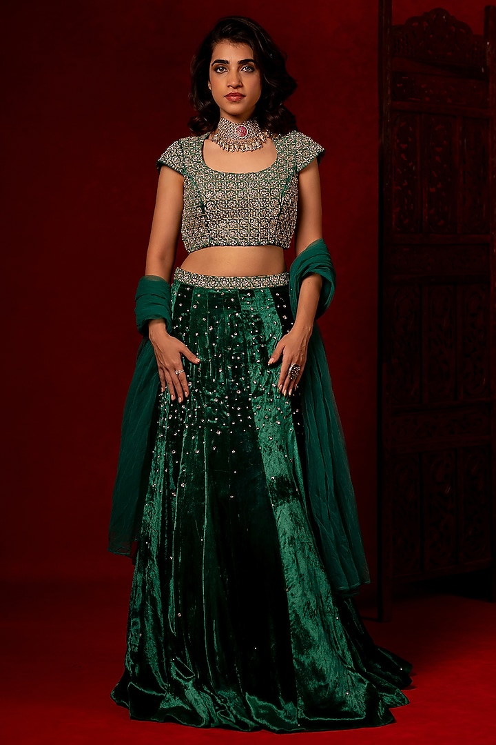 Emerald Green Velvet Hand Embroidered Wedding Lehenga Set by Mansi Gajjar at Pernia's Pop Up Shop