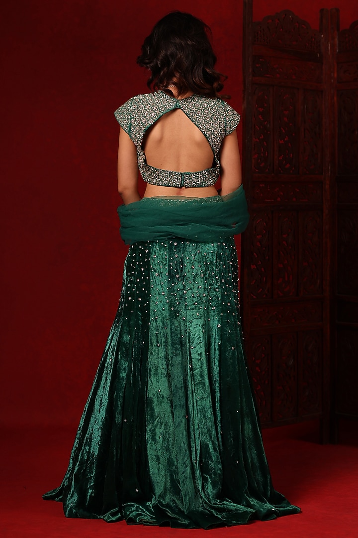 Emerald Green Velvet Hand Embroidered Wedding Lehenga Set by Mansi Gajjar at Pernia's Pop Up Shop