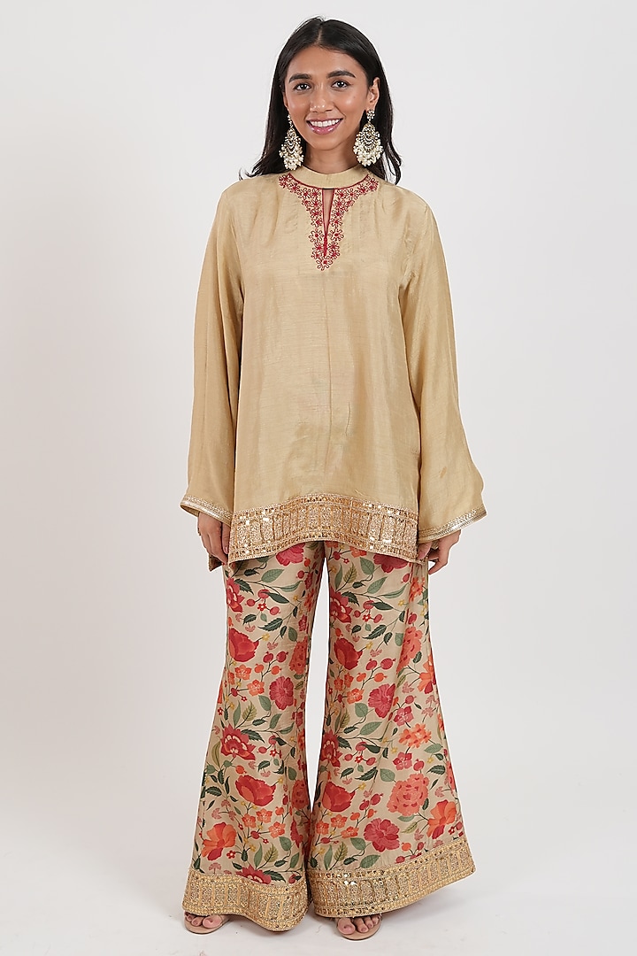 Olive Green Dola Silk Hand Embroidered Kurta Set by Mansi Gajjar at Pernia's Pop Up Shop