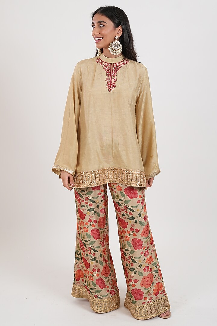 Olive Green Dola Silk Hand Embroidered Kurta Set by Mansi Gajjar at Pernia's Pop Up Shop
