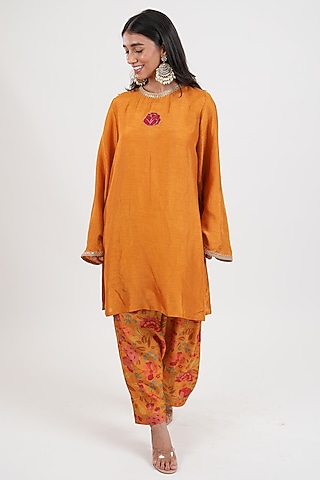 Mustard Yellow Dola Silk Hand Embroidered Kurta Set by Mansi Gajjar
