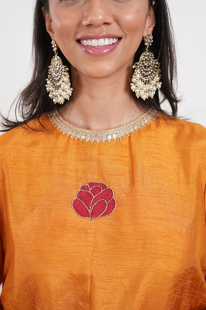 Mustard Yellow Dola Silk Hand Embroidered Kurta Set by Mansi Gajjar at Pernia's Pop Up Shop