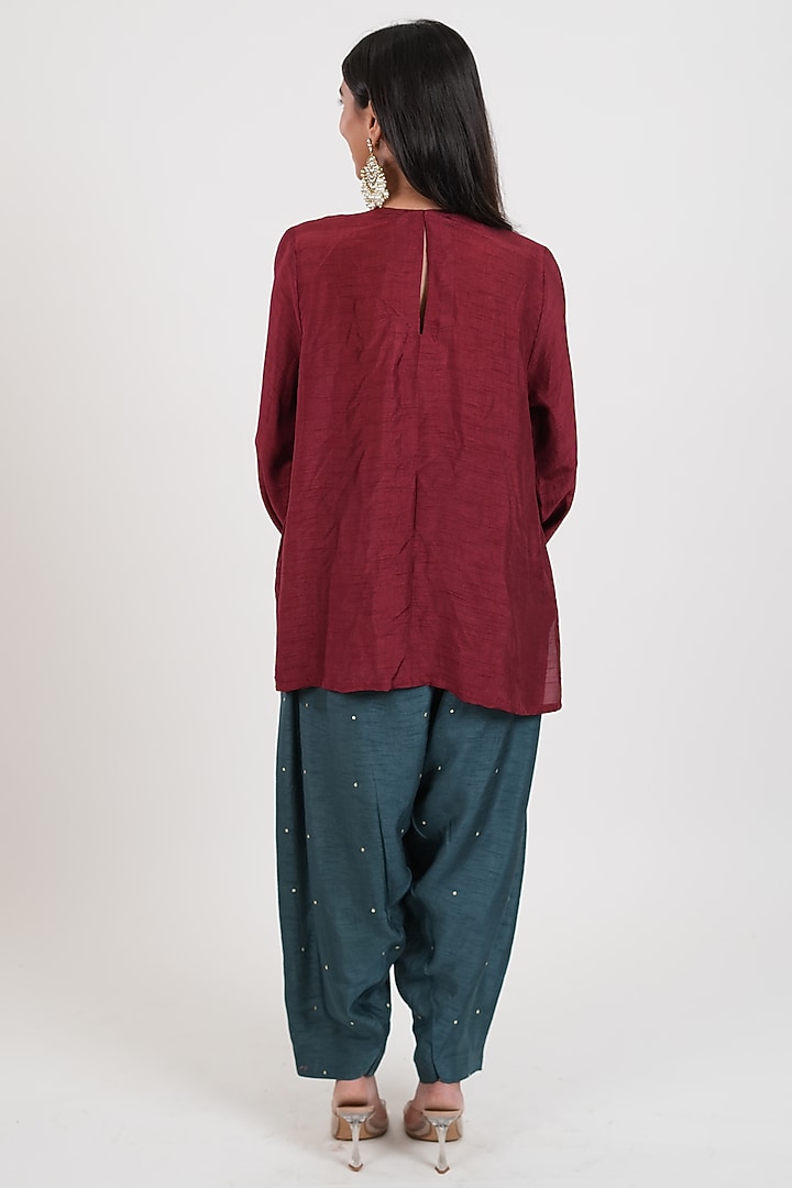 Red Dola Silk Printed & Embroidered Kurta Set by Mansi Gajjar at Pernia's Pop Up Shop